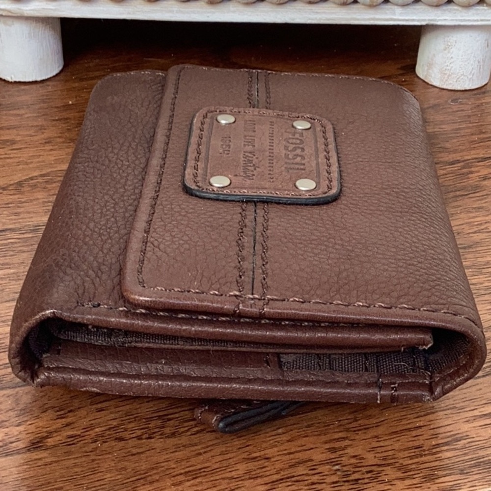Fossil Vintage Brown cowhide Leather Wallet - Picture 5 of 16